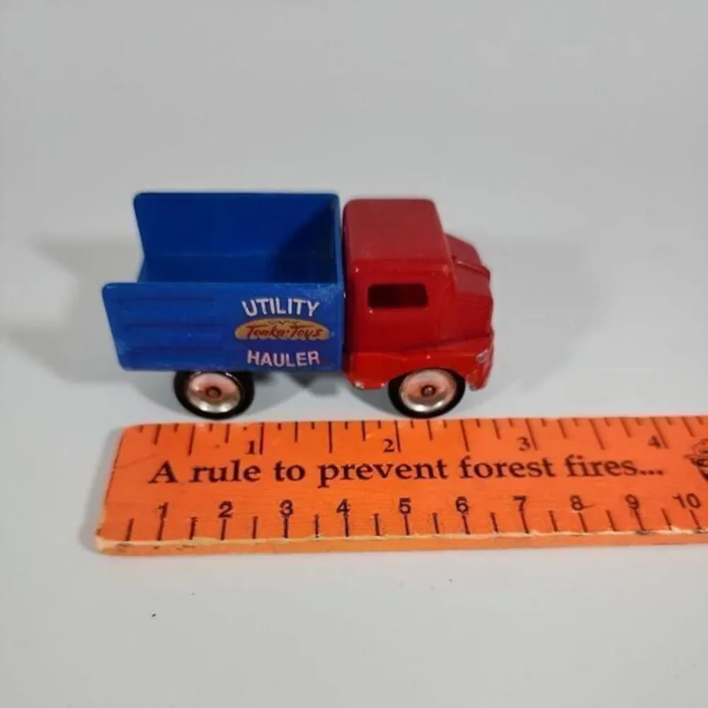 1998 Maisto‎ Hasbro Tonka Truck Utility Hauler 106 plastic diecast vintage truck